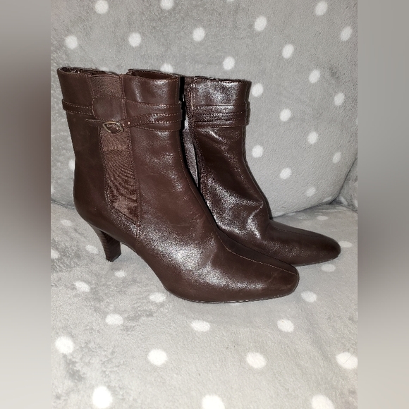 Gently loved Nine West high heeled ankle boots, with accent buckle - Picture 3 of 15